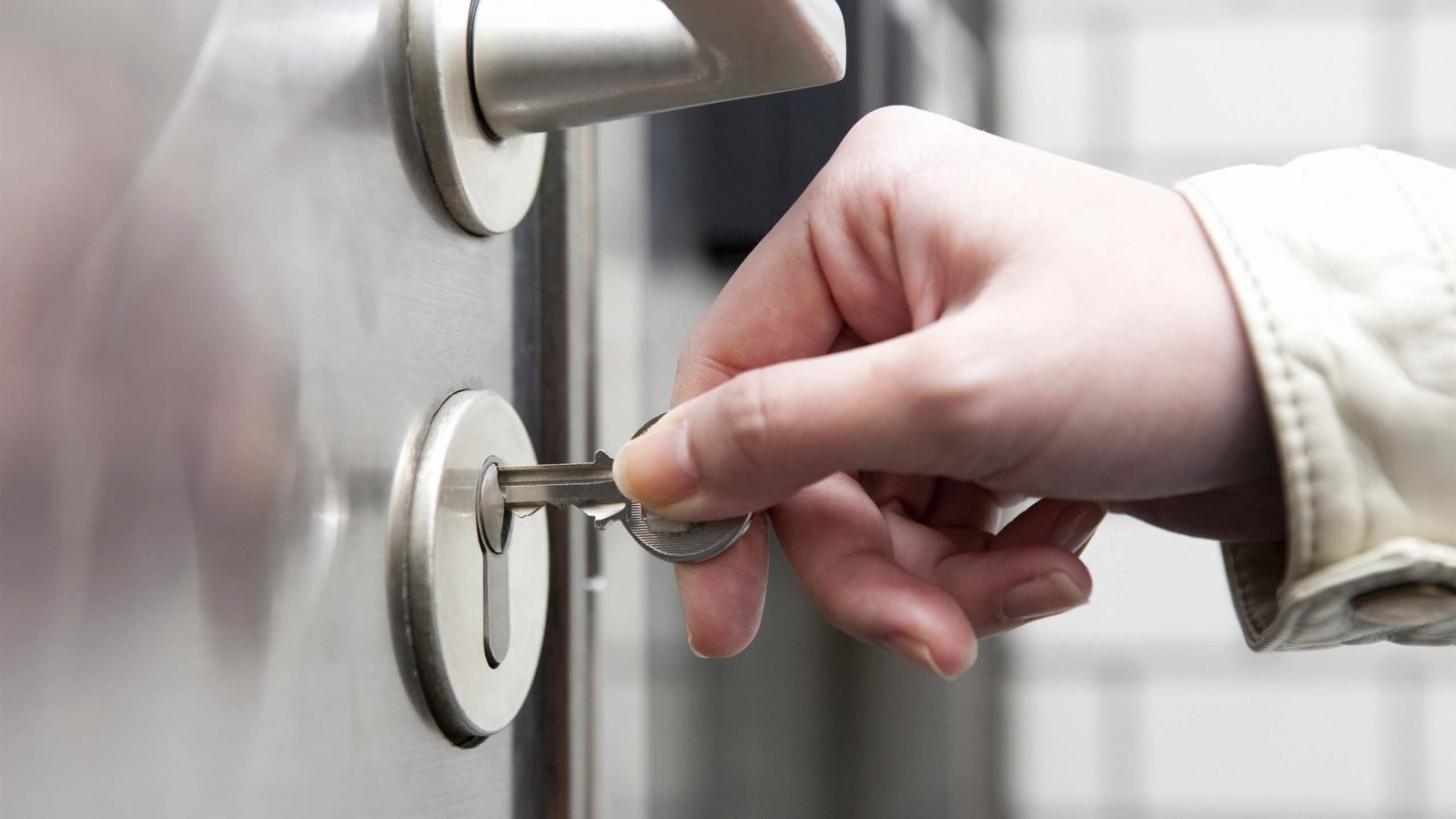 Your Complete Guide to Modern Local Locksmith Options